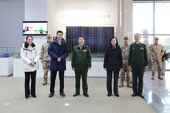 镇江市委常委、镇江军分区司令孔益林到大全集团参观调研-01.jpg